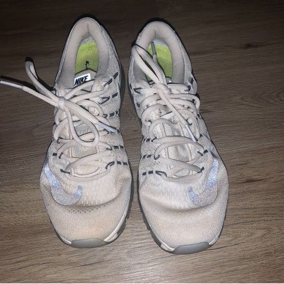 Nike shoes - Picture 2 of 7